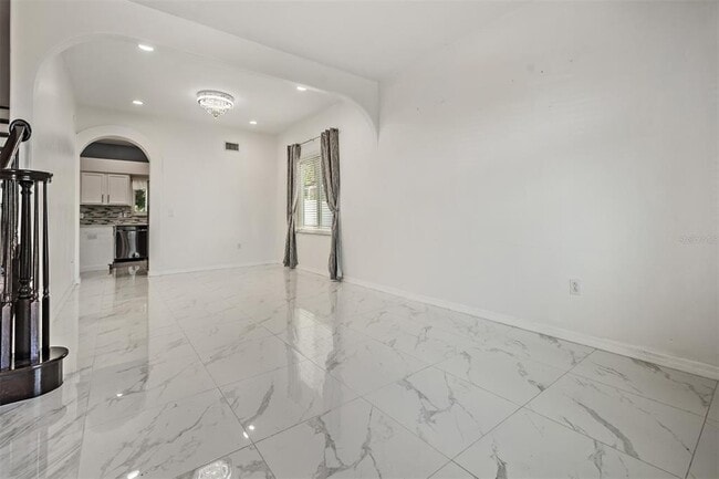Photo - 380 Rosalind Ln