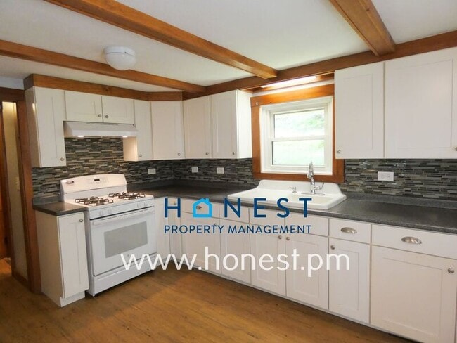 Photo - 523 Memorial Dr