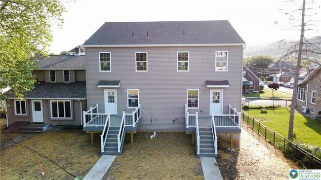 Photo - 1549 Burkhardt St