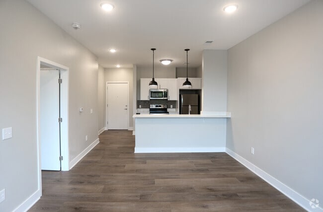 1BR, 1BA - 658 SF