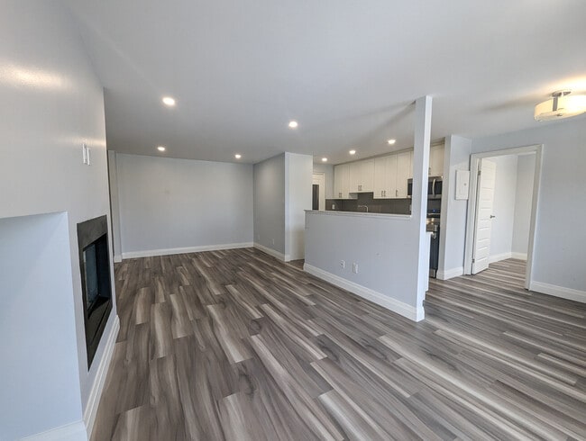 Photo - 2 Bedroom Unit, Family Neighborhood, Close to Schools Unité 205