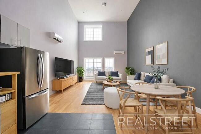 Photo - LUXURY PENTHOUSE 2 BR Loft WITH PRIVATE ROOF DECK in Queens! + 1 MONTH FREE! Unit PH3