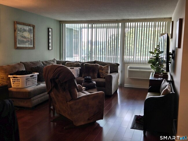 Photo - 1 Strawberry Hill Ave Unidad APT 3G