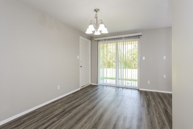 Photo - 864 Tivoli Ln