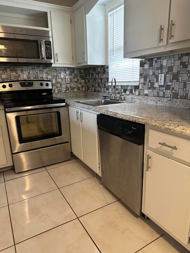 Photo - 9355 SW 8th St Unidad 311