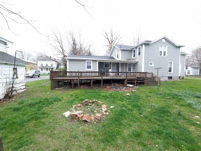 Large Back Deck/Covered Porch - 6 Green St Unit 6 Green Street LOWER