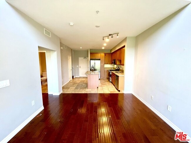 Photo - 629 Traction Ave Unidad 238