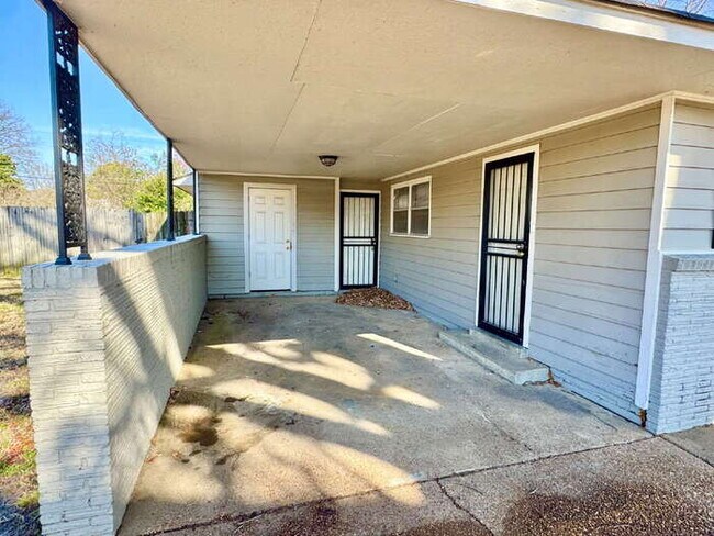 Photo - 954 E Holmes Rd