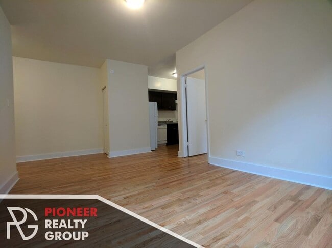 Building Photo - 1532 N Kedzie Ave Unit 2F