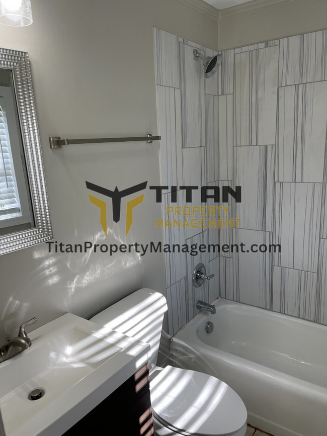 Photo - 1bed Renovated Downtown Duplex