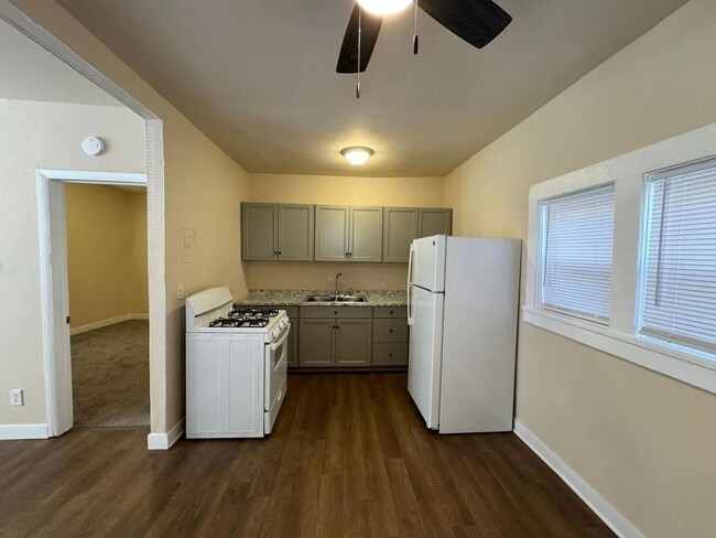 Building Photo - 910 Sahwatch St Unit 1