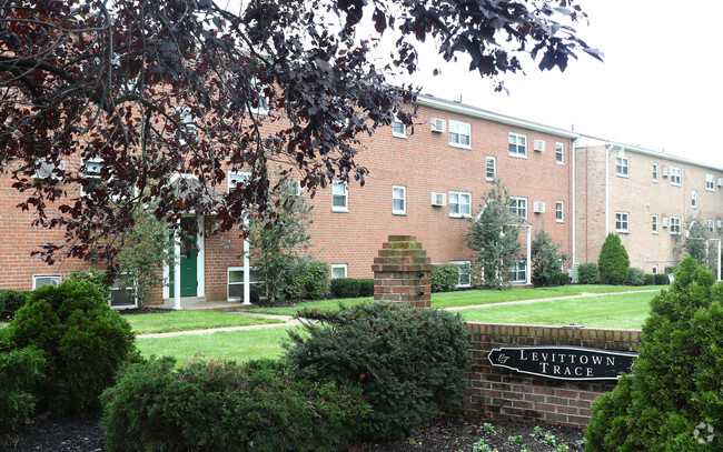 Levittown Trace Apartments - Levittown Trace Apartments