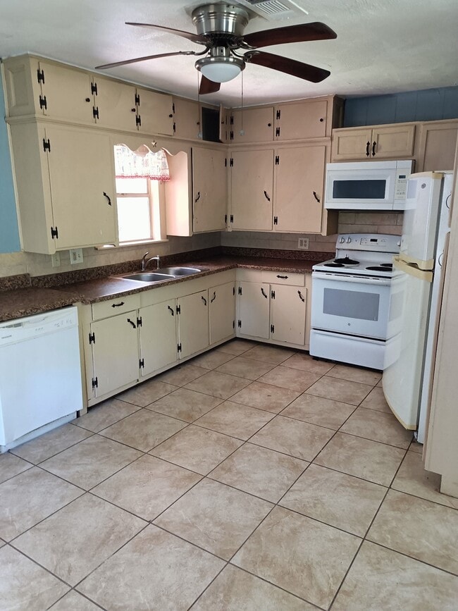 Photo - 385 Jones Rd