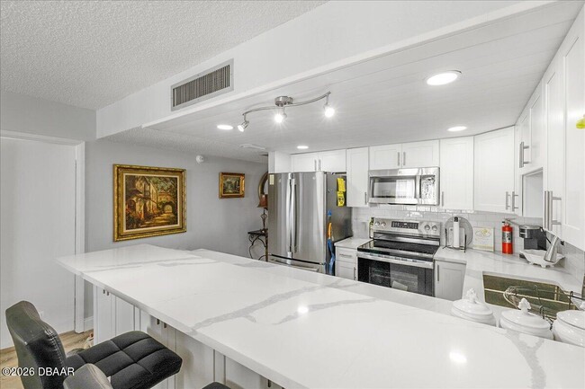 Photo - 2947 S Atlantic Ave Unidad 506