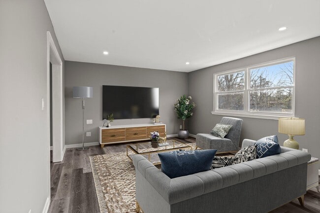 Photo - 2344 Fernwood Ave