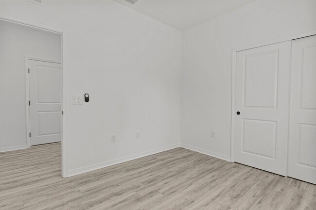 Photo - 529 Knapp St