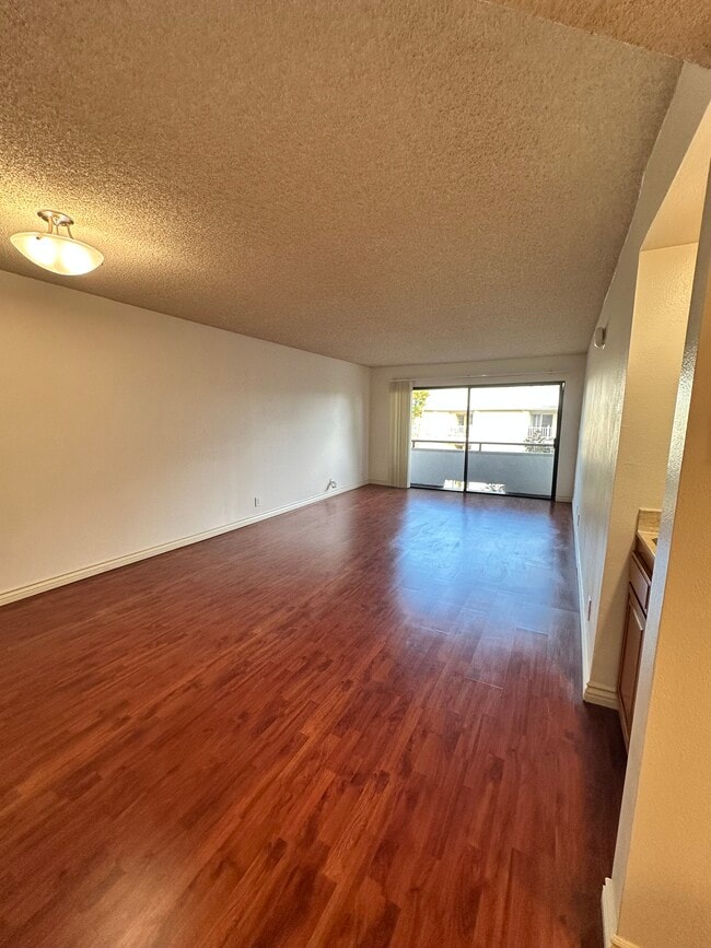 sala de estar 2 - 121 S Swall Dr Unidad 202