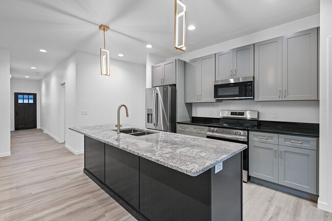 Photo - River View Ave