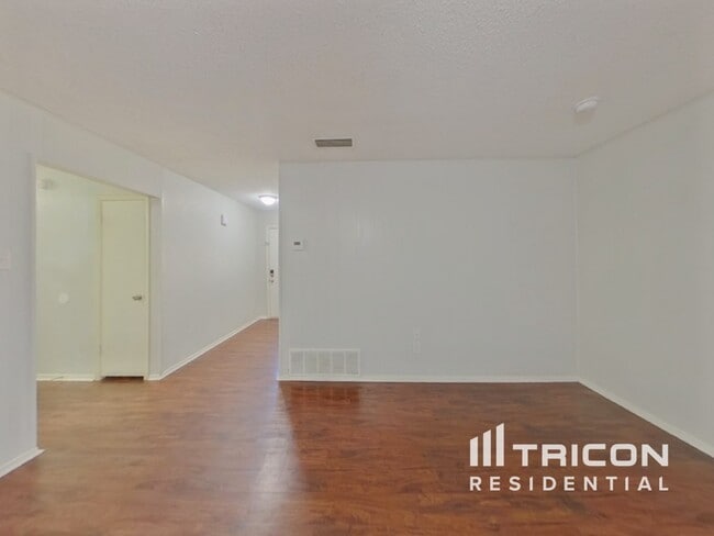 Photo - 1916 Tracey Cir