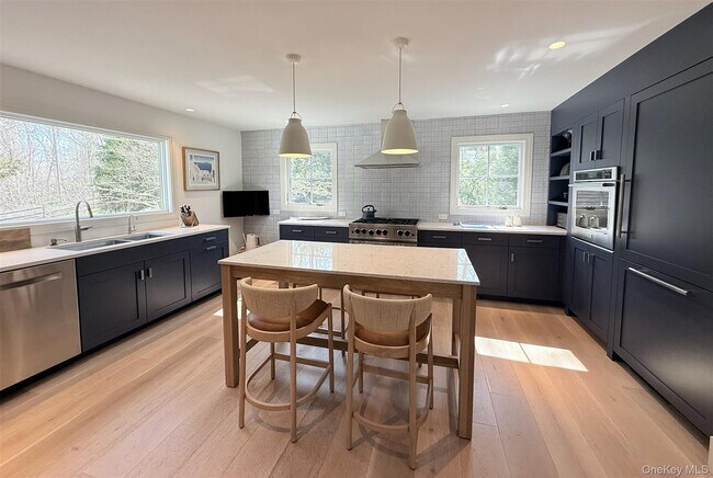 Photo - 323 Division St