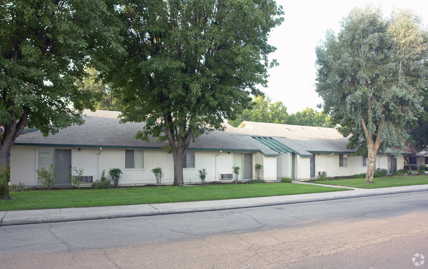 Ruby Court Apartments - Ruby Court Apartments