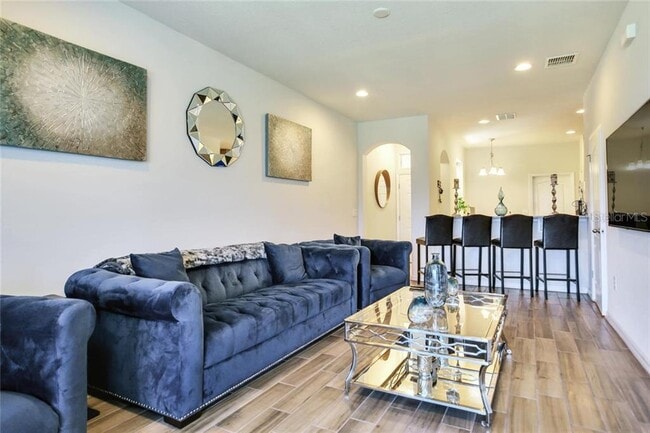 VIVIENDO - 10958 Verawood Dr