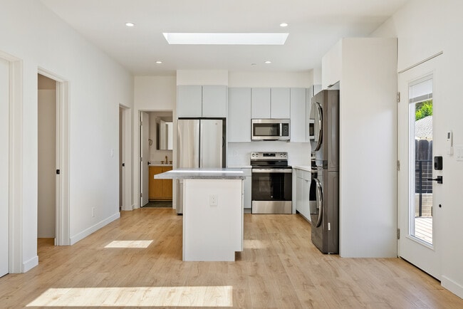 Building Photo - 325 Cerro Romauldo Ave