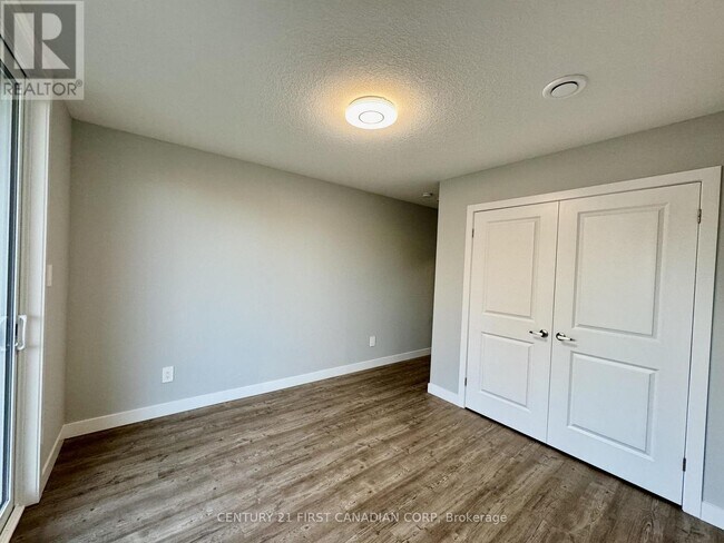 Photo - 349 Southdale Rd