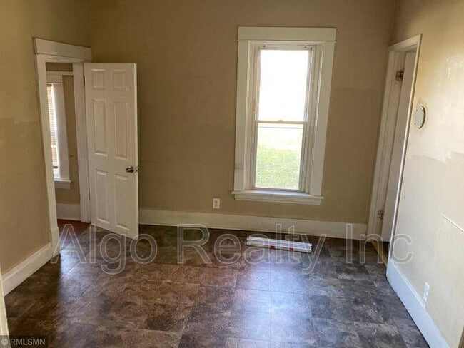 Photo - 3008 Emerson Ave N