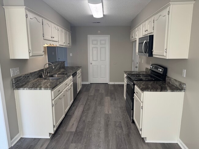 Photo - 1130 Parkview Cir N