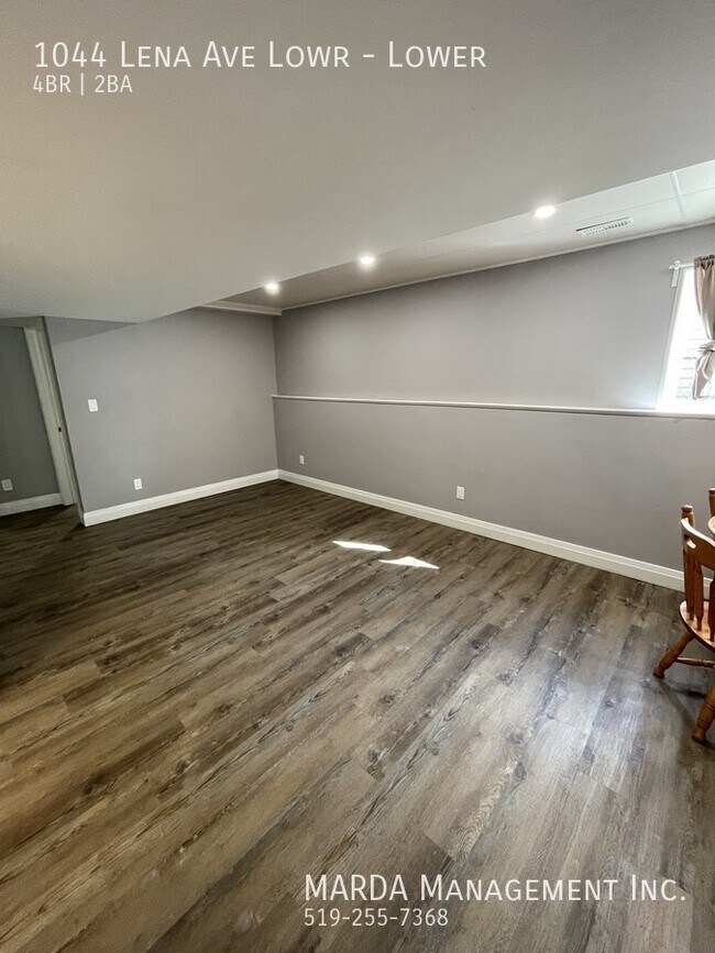 Photo - MODERN 4 BED/2 BATH LOWER UNIT- WEST END + 50% OF UTILITIES Unité Lower