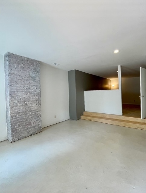 Building Photo - 543 Klotter Ave Unit #1