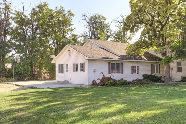 Building Photo - Large Fully Remodeled 3 Bedroom Duplex in Nampa Unit 2322 E Dewey Ave