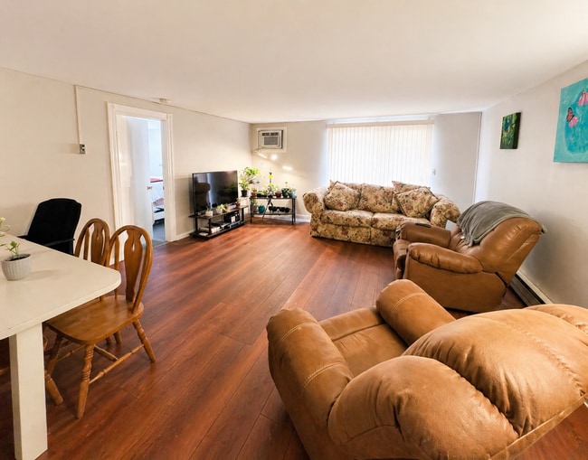 Photo - Spacious 1 Bdr Apt Across from KSU -