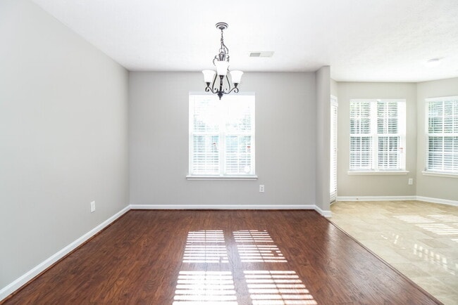 4880 Noah Ridge