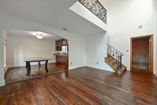 Photo - 6Bed/4Bath in West Campus