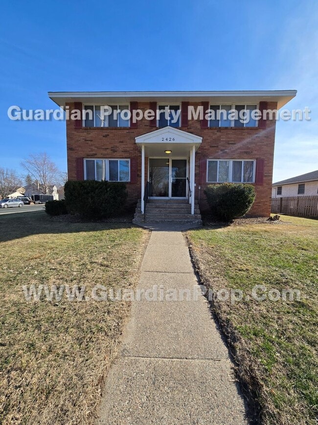 Building Photo - 2426 County Rd I Unit #4