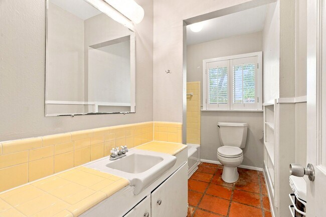 Photo - 3005 Village Dr