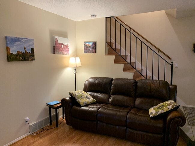 Main floor living room - Townhome fully furnished 1-2 Bedrooms Options
