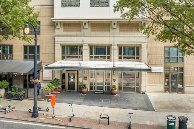 Entrada - The Reynolds