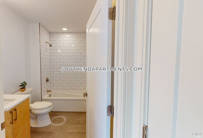 Photo - 1 Newcomb St Unidad 605