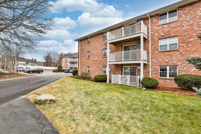 Building Photo - 5 Karen Cir Unit 4