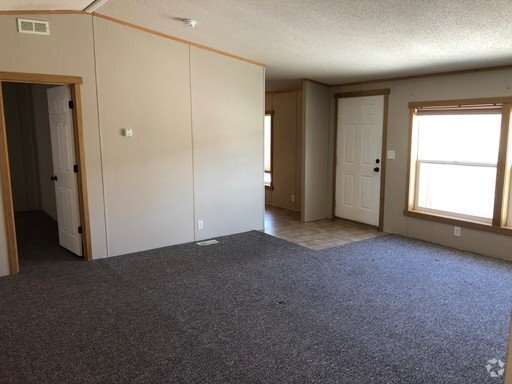 Building Photo - 3 Bedroom 2 Bath Rental
