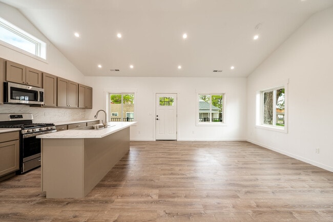 Photo - 519 N Gould St