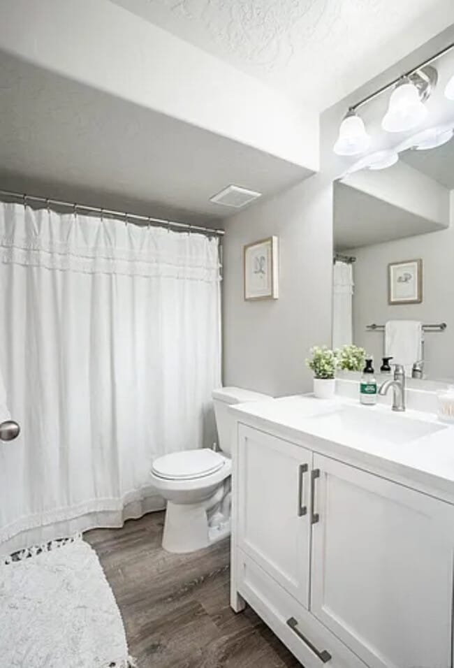 Photo - 5 bed 3.5 Bath Townhome.