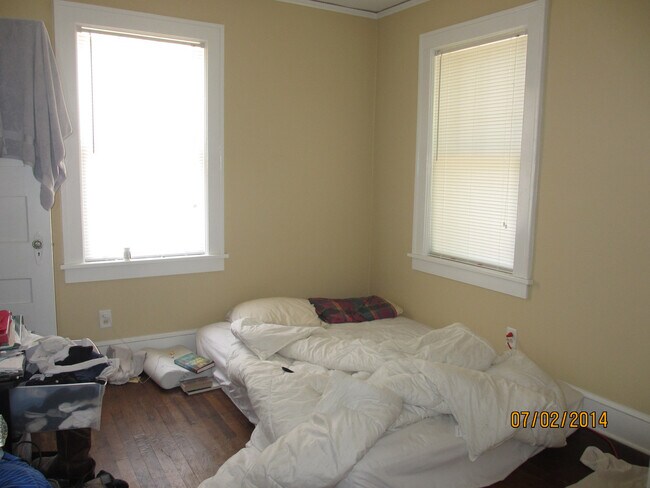 Photo - 3 Bedroom Walkable to Campus Pre-Leasing f...