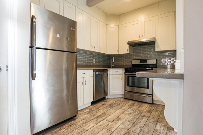 Building Photo - 79 Linden St Unit 1