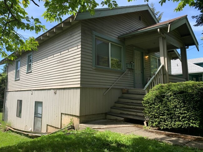 Building Photo - 1149 Humboldt St Unit B