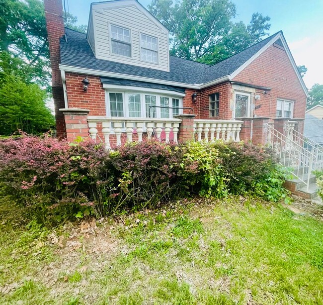 Photo - 6308 Joslyn Pl House