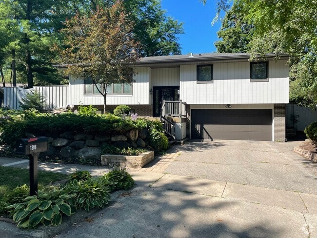 Building Photo - Beautiful 3 Bedroom Home in Middleton